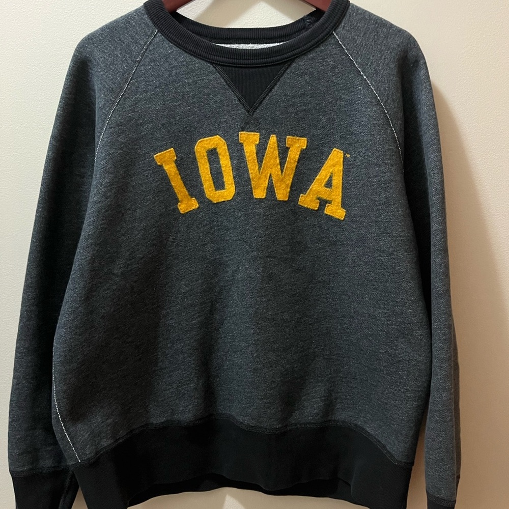 University Of Iowa Vintage Sweatshirt, 100% cotton, excellent condition